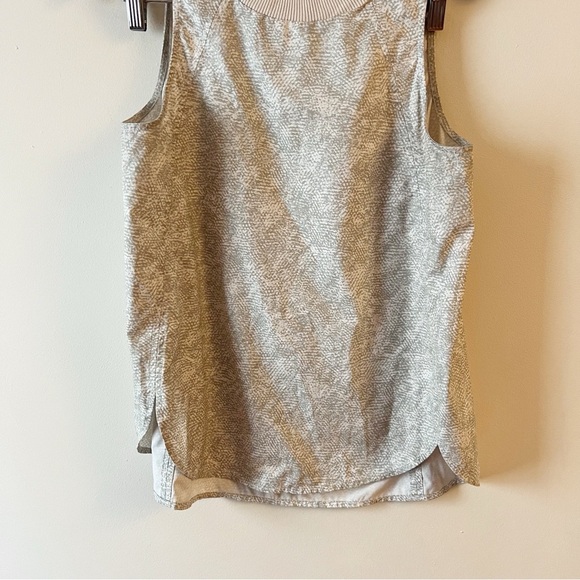 Athleta Zephyr Refined Gray White Snake Print Sleeveless Shirt Tank Size Small - Picture 4 of 10